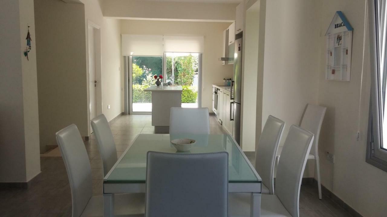 Family Home Protaras Buitenkant foto